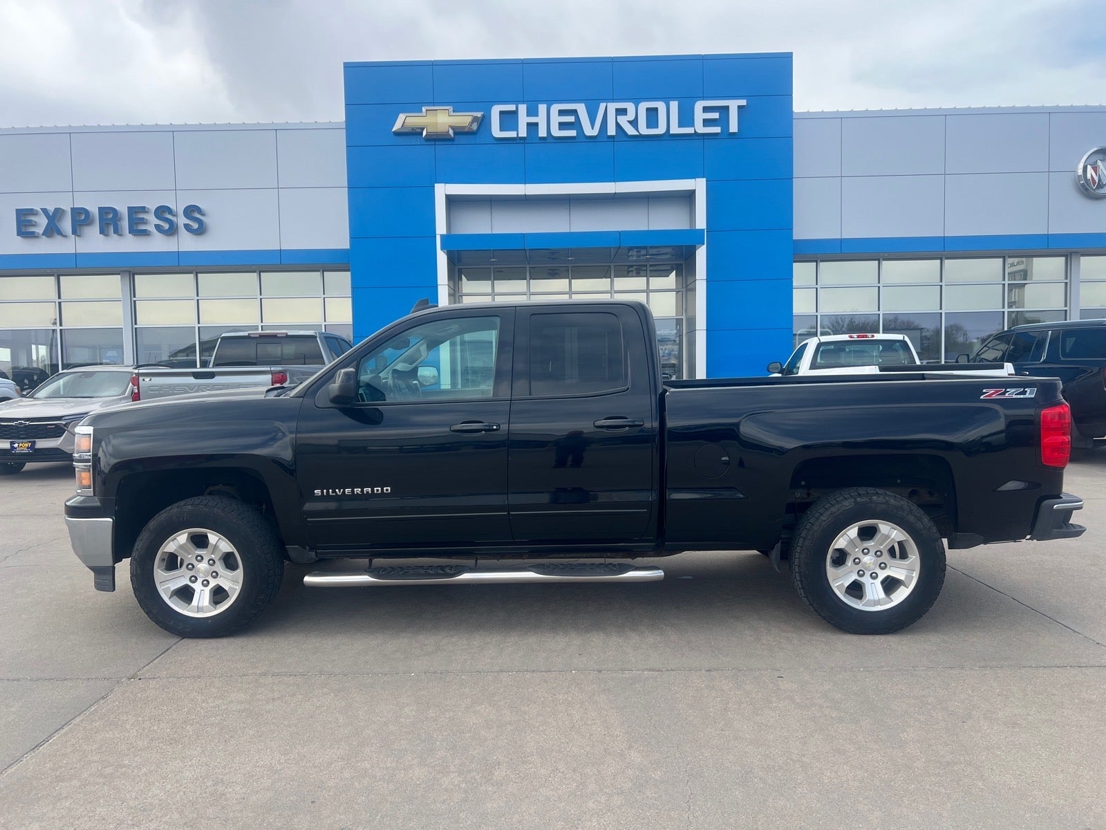 2015 Chevrolet Silverado 1500 LT in Black — front three-quarter view