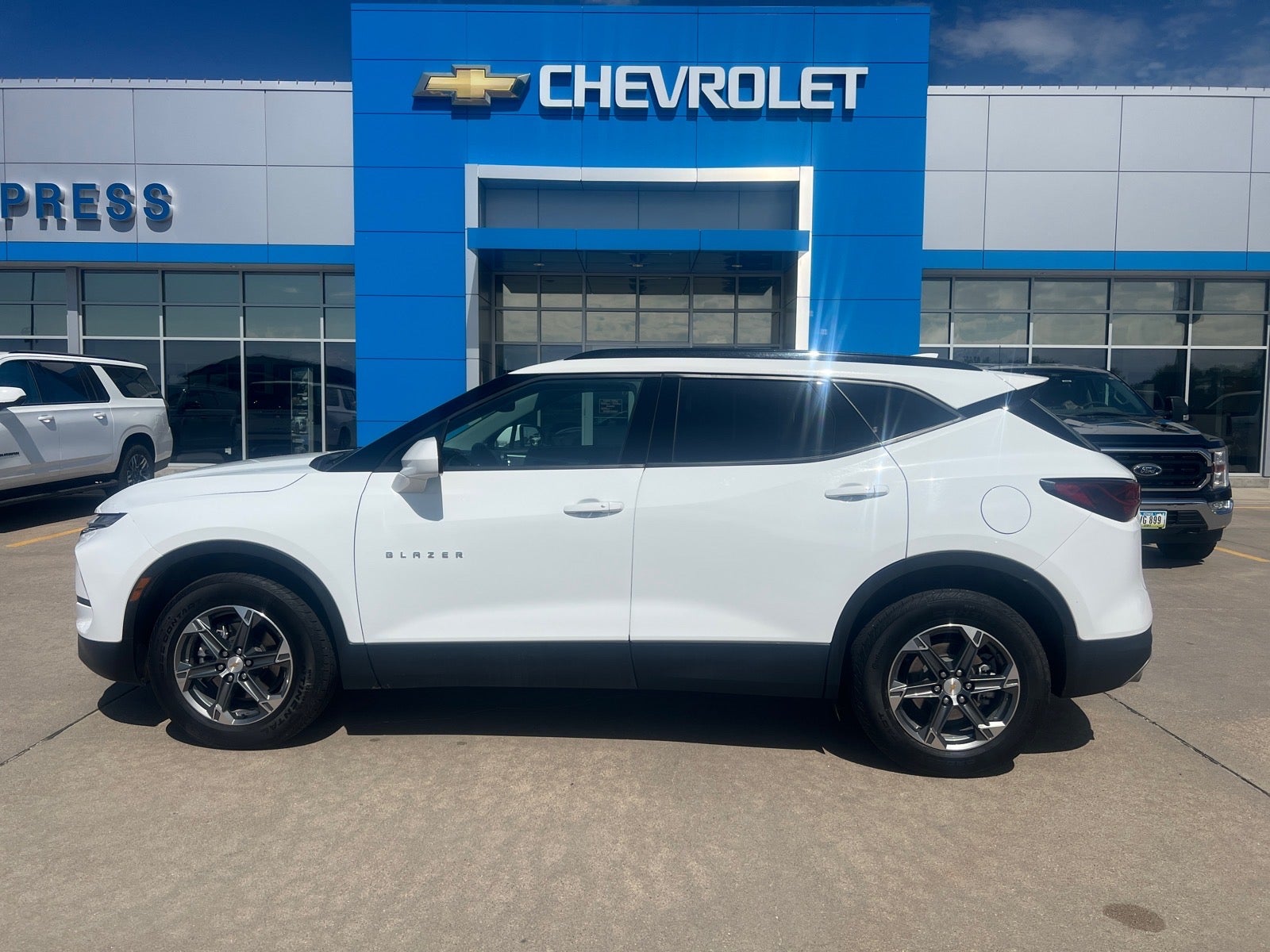 2025 Chevrolet Blazer 2LT in Summit White — front three-quarter view