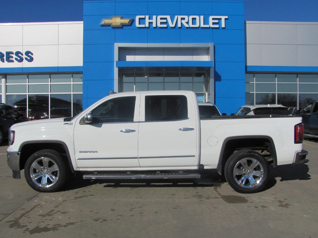2018 GMC Sierra 1500 SLT in Summit White — front three-quarter view