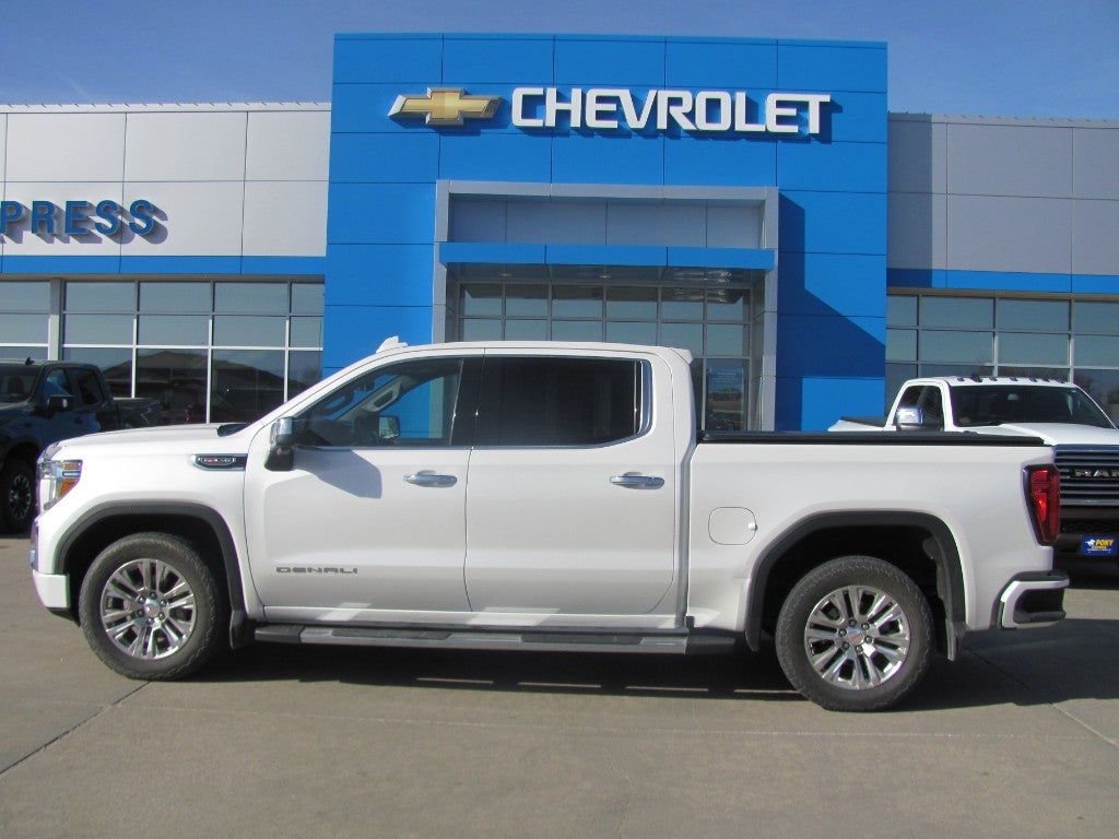 2019 GMC Sierra 1500 Denali in White Frost Tricoat — front three-quarter view