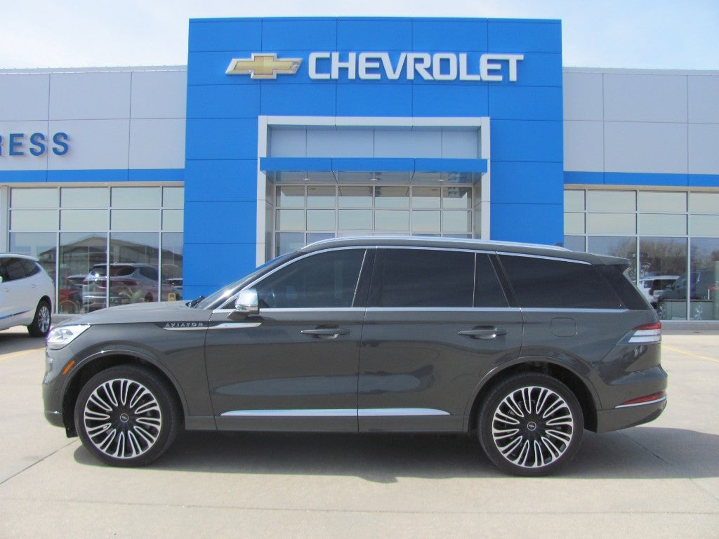 2020 Lincoln Aviator Black Label in Dk Gray — front three-quarter view