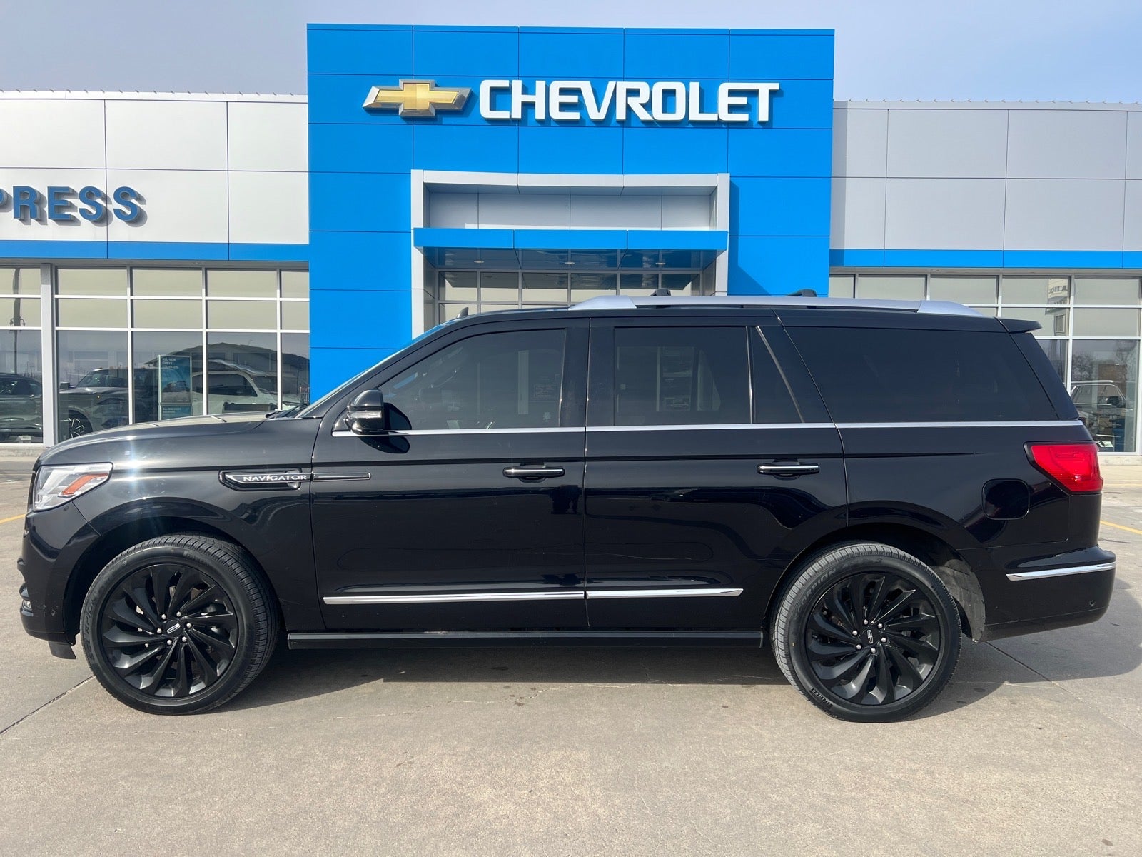 2021 Lincoln Navigator Reserve in Black — front three-quarter view